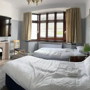 Amazing And Romantic O2 Arena 4 Bedrooms House Free Parking London