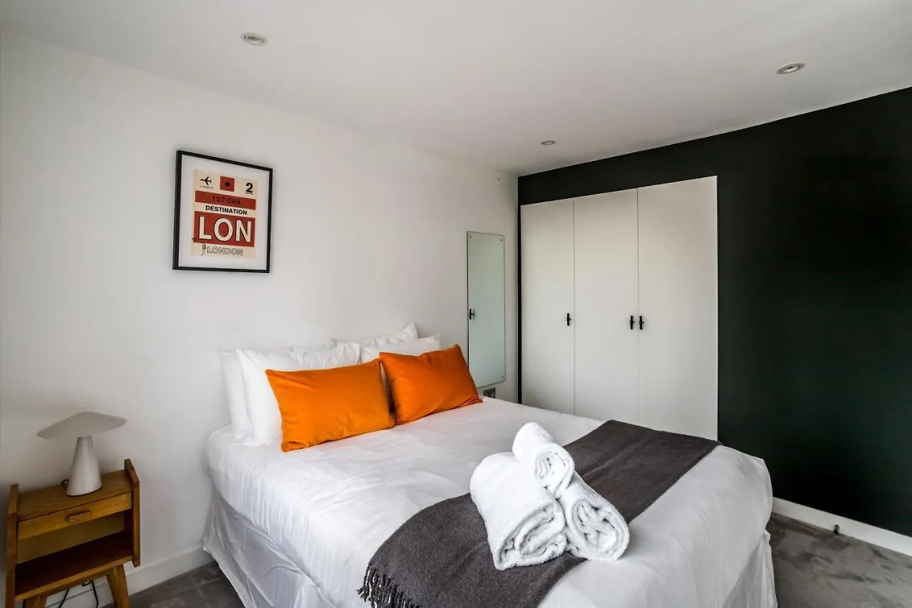 Borough Market 2-Bed Apartments London